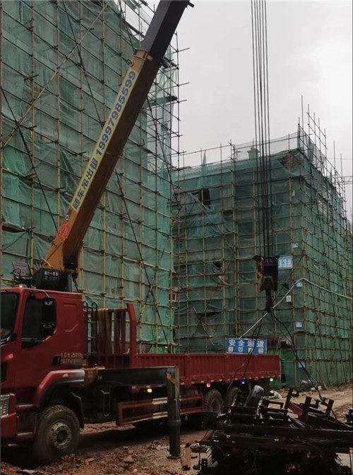 建安区“慢工细活”—— 吊车的 “微动控制” 技术
