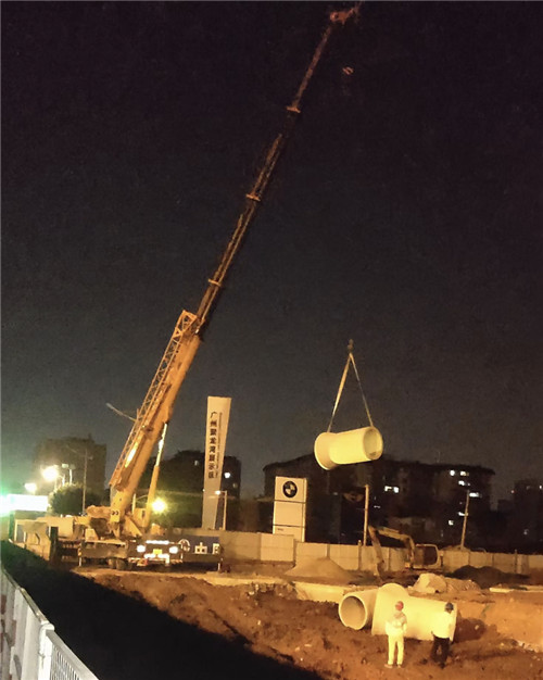 建安区“弯臂矫正”—— 吊车的 “形变补偿” 技术