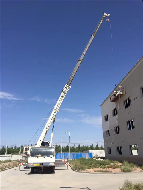 建安区“轻装强干”—— 吊车的 “轻量化臂架” 技术